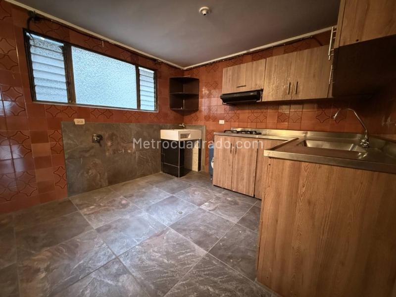 Spacious 4BR Duplex House in Los Colores - 7