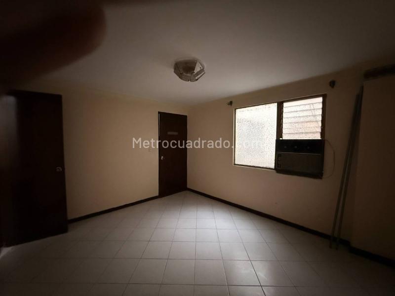 Spacious 4BR Duplex House in Los Colores - 9