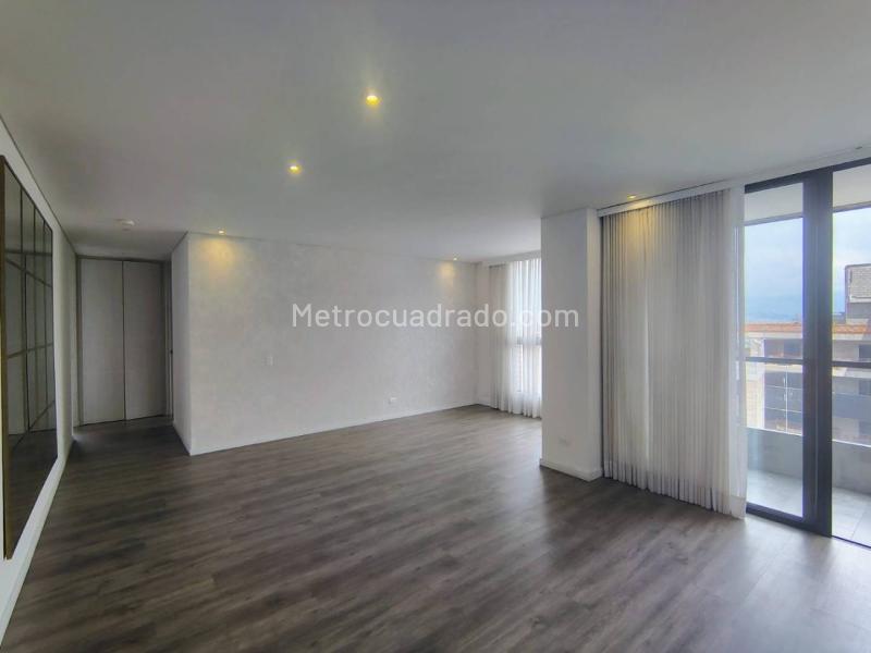 Beautiful 2BR Apartment in Lalinde - 3