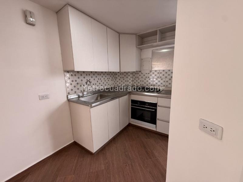 Apartamento Amplio de 3 Alcobas en Manila - 2