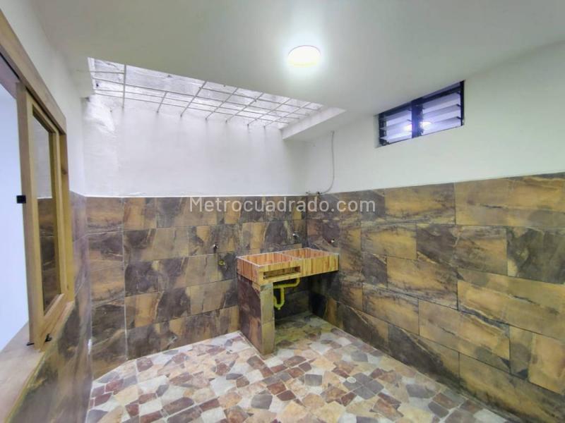 Casa de 4 Alcobas con local en Aranjuez - 8