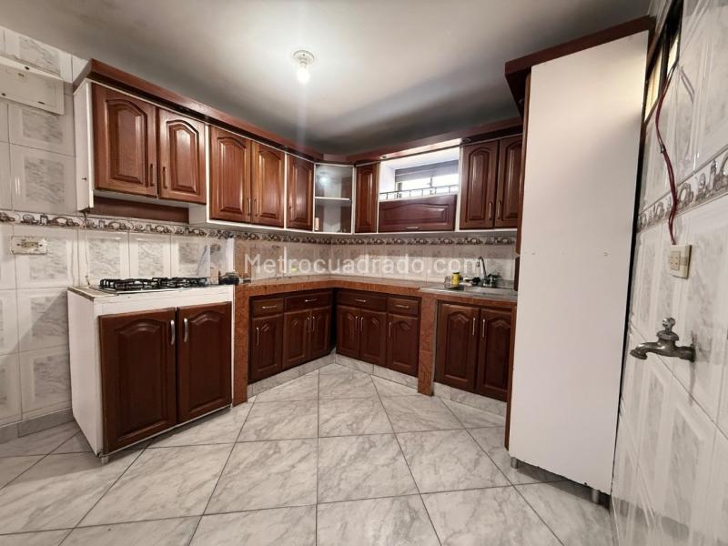 Casa Amplia de 3 Alcobas cerca al Metro en San Javier