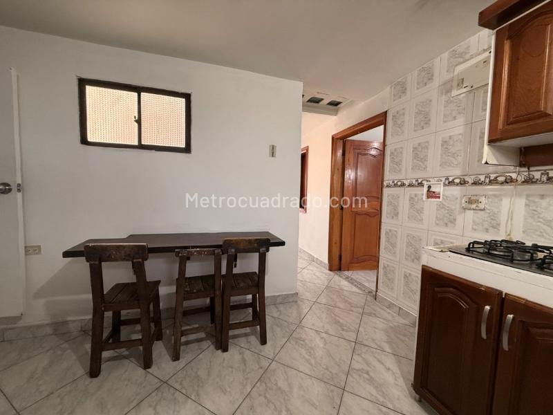 Casa Amplia de 3 Alcobas cerca al Metro en San Javier - 2