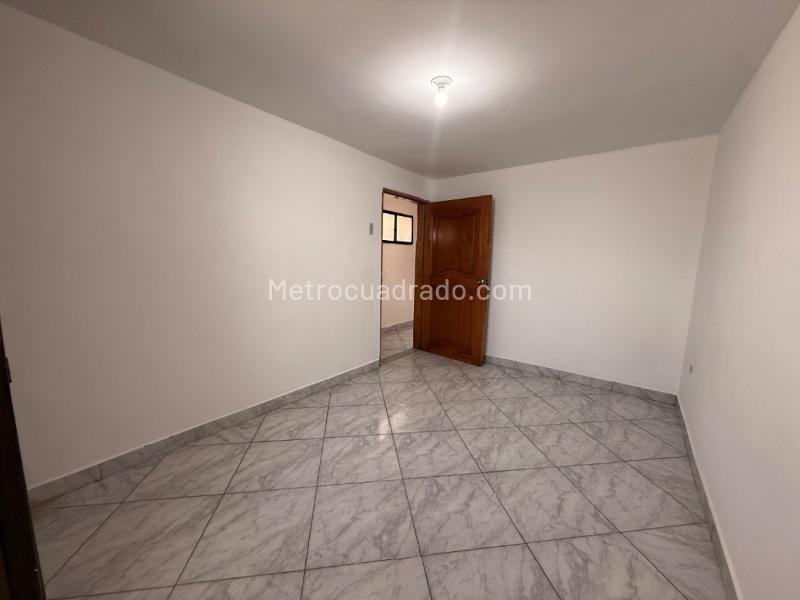 Casa Amplia de 3 Alcobas cerca al Metro en San Javier - 6