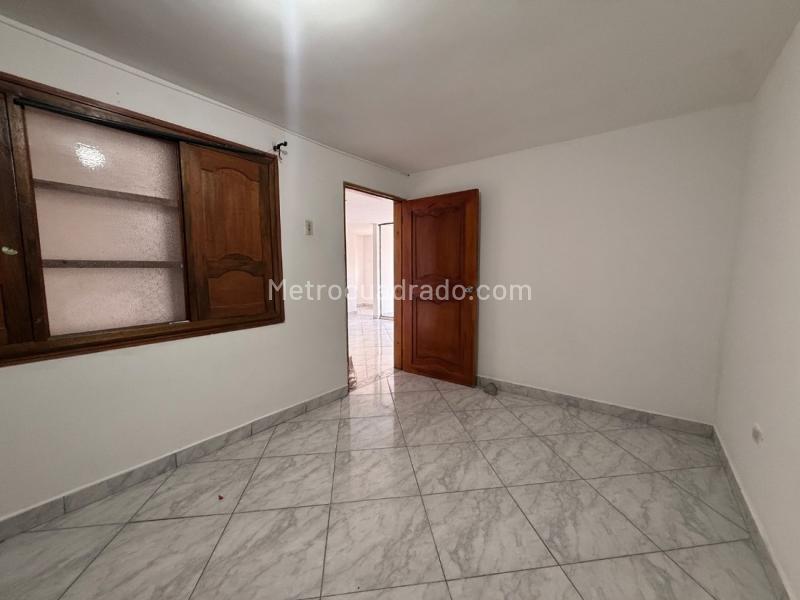 Casa Amplia de 3 Alcobas cerca al Metro en San Javier - 8