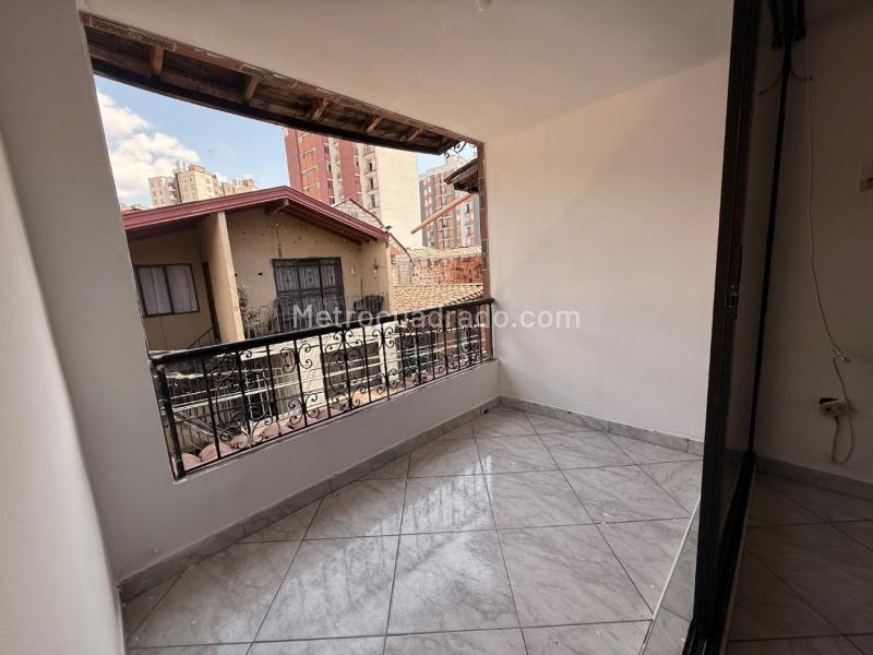 Casa Amplia de 3 Alcobas cerca al Metro en San Javier - 3