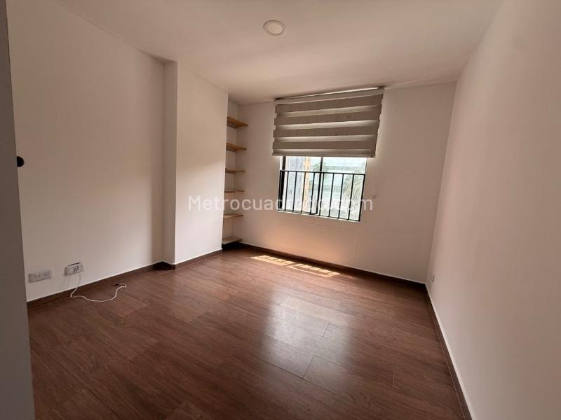 Spacious 3BR Apartment in Manila - 8