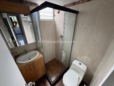 Apartamento en venta en Loma De Los Bernal, Medellín · foto 15 de 19