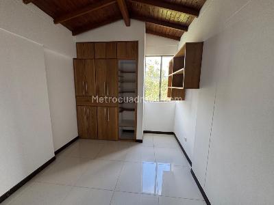 Apartamento en venta en Loma De Los Bernal, Medellín · foto 16 de 19