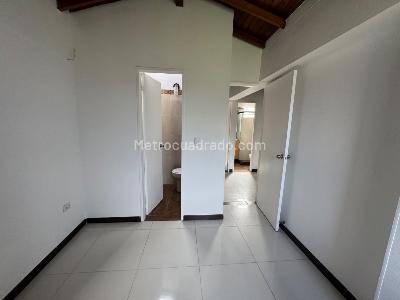 Apartamento en venta en Loma De Los Bernal, Medellín · foto 4 de 19