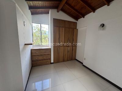 Apartamento en venta en Loma De Los Bernal, Medellín · foto 9 de 19