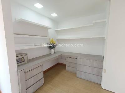 Apartamento de 2 alcobas en arriendo en Parque Poblado, Medellín, 85 m² · foto 9 de 19