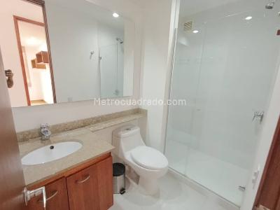 Apartamento de 2 alcobas en arriendo en Parque Poblado, Medellín, 85 m² · foto 10 de 19
