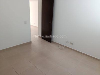 Apartamento de 3 alcobas en arriendo en Los Colores, Medellín, 90 m² · foto 10 de 14