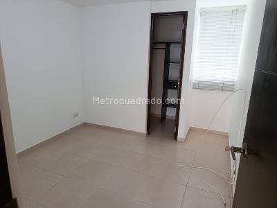 Apartamento de 3 alcobas en arriendo en Los Colores, Medellín, 90 m² · foto 11 de 14