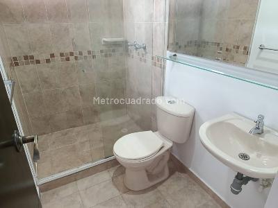 Apartamento de 3 alcobas en arriendo en Los Colores, Medellín, 90 m² · foto 13 de 14