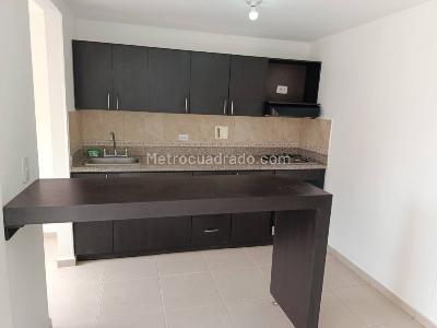 Apartamento de 3 alcobas en arriendo en Los Colores, Medellín, 90 m² · foto 2 de 14