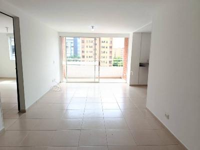 Apartamento de 3 alcobas en arriendo en Los Colores, Medellín, 90 m² · foto 3 de 14