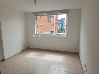 Apartamento de 3 alcobas en arriendo en Los Colores, Medellín, 90 m² · foto 5 de 14