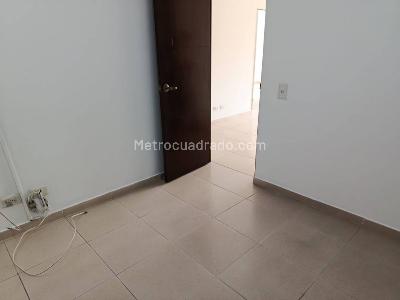 Apartamento de 3 alcobas en arriendo en Los Colores, Medellín, 90 m² · foto 7 de 14