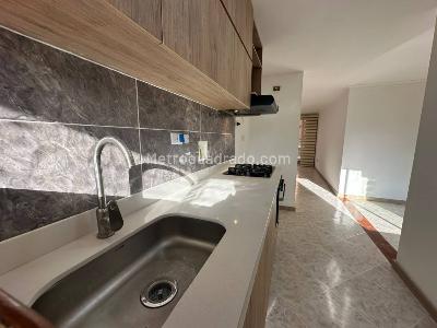Apartamento de 3 alcobas en arriendo en Loma De Los Bernal, Medellín, 88 m² · foto 3 de 20