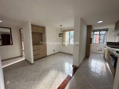 Apartamento de 3 alcobas en arriendo en Loma De Los Bernal, Medellín, 88 m² · foto 10 de 20