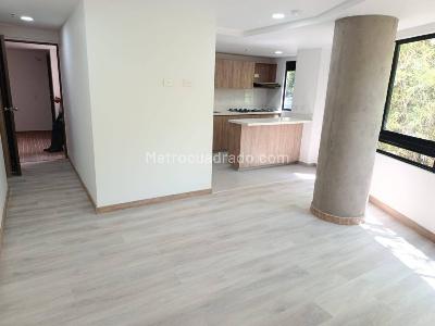 Apartaestudio en arriendo en Loma Del Indio, Medellín, 59 m² · foto 2 de 9