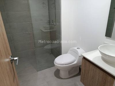 Apartaestudio en arriendo en Loma Del Indio, Medellín, 59 m² · foto 4 de 9