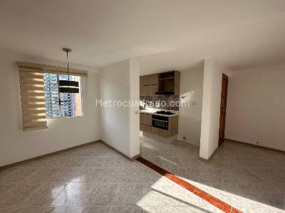 Apartamento de 3 alcobas en arriendo en Loma De Los Bernal, Medellín, 88 m² · foto 3 de 20