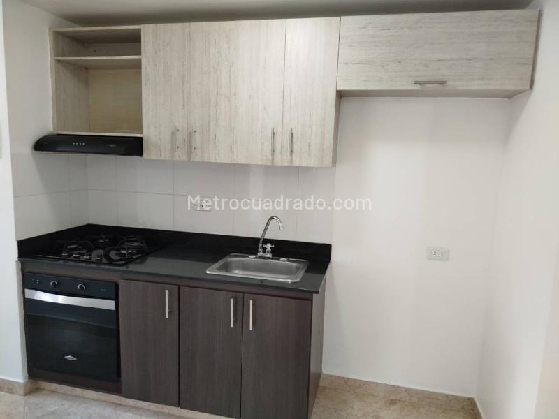 Comfortable 3-Bedroom Apartment in Niquia - 2