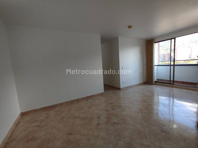 Comfortable 3-Bedroom Apartment in Niquia - 4
