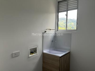 Apartamento de 2 alcobas en venta en La Doctora, Sabaneta, 70 m² · foto 2 de 20