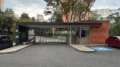 Apartamento de 3 alcobas en venta en El Poblado Castropol, Medellín, 117 m² · foto 6 de 16