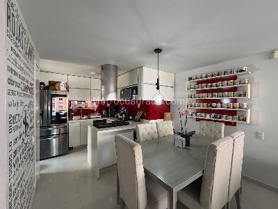 Apartamento de 3 alcobas en venta en El Poblado Castropol, Medellín, 117 m² · foto 2 de 16