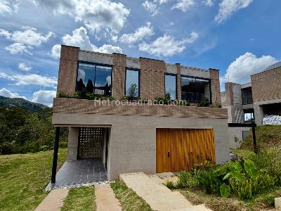 Casa de 3 alcobas en venta en Alto De Las Palmas, Envigado, 203 m² · foto 2 de 20