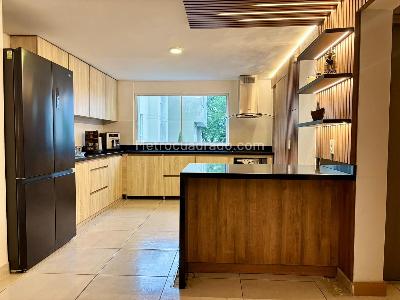Apartamento en venta en El Poblado El Tesoro, Medellín · foto 11 de 17