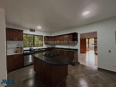 Casa de 5 alcobas en venta en El Salado, Envigado, 400 m² · foto 10 de 16