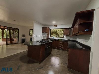 Casa de 5 alcobas en venta en El Salado, Envigado, 400 m² · foto 11 de 16