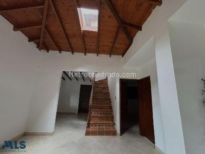 Casa de 5 alcobas en venta en El Salado, Envigado, 400 m² · foto 12 de 16