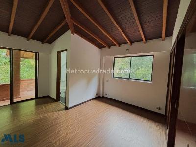 Casa de 5 alcobas en venta en El Salado, Envigado, 400 m² · foto 13 de 16
