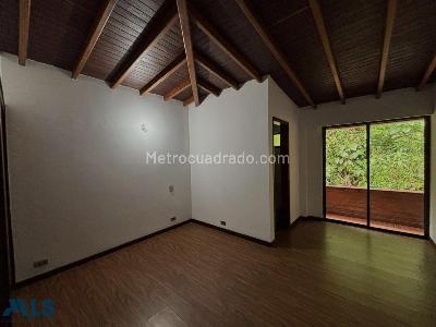 Casa de 5 alcobas en venta en El Salado, Envigado, 400 m² · foto 3 de 16
