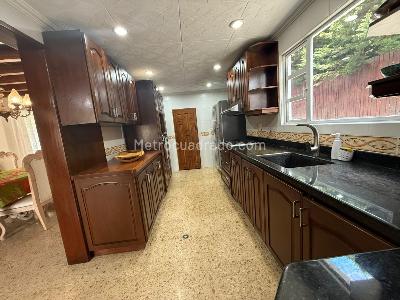 Casa de 4 alcobas en venta en Alto Del Escobero, Envigado, 977 m² · foto 6 de 16