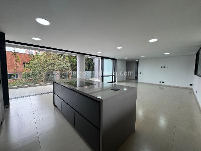 Apartamento en venta en El Poblado El Tesoro, Medellín · foto 4 de 20