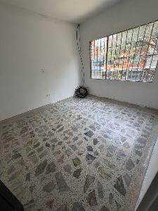 Casa de 5 alcobas en venta en El Velodromo, Medellín, 290 m² · foto 3 de 12