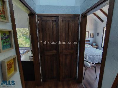 Casa de 5 alcobas en venta en Santa Elena, Medellín · foto 16 de 20