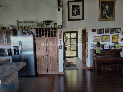Casa de 5 alcobas en venta en Santa Elena, Medellín · foto 18 de 20