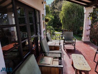 Casa de 5 alcobas en venta en Santa Elena, Medellín · foto 19 de 20