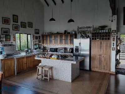 Casa de 5 alcobas en venta en Santa Elena, Medellín · foto 20 de 20