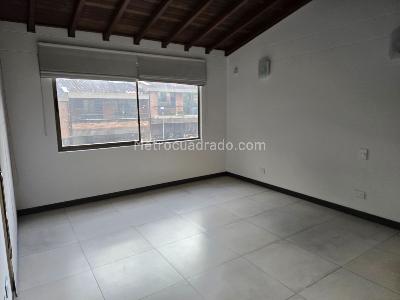 Casa de 3 alcobas en venta en Loma De Los Benedictos, Envigado, 274 m² · foto 10 de 20