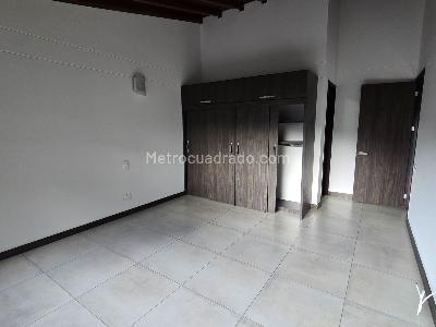 Casa de 3 alcobas en venta en Loma De Los Benedictos, Envigado, 274 m² · foto 12 de 20